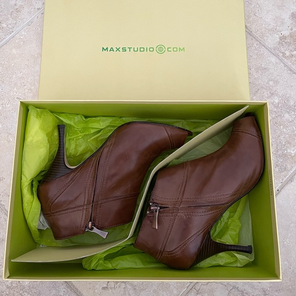 Max Studio Brown Leather Peep-Toe Ankle Booties – Size 8 (With original Box) - Picture 8 of 9
